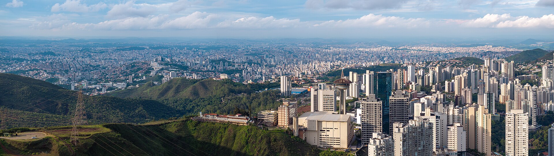 Panorama aéreo do sul de Belo Horizonte